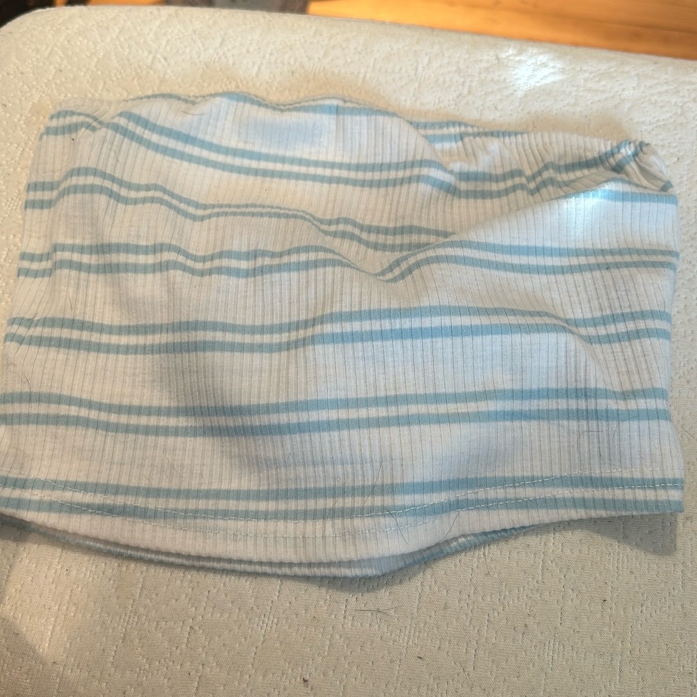 White and blue striped tube top 
SHEIN- XS